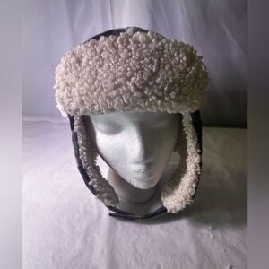 GAP Kids Cream and Gray Fleece Hat